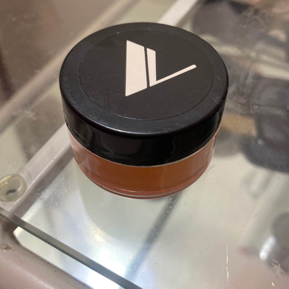 Valentino beauty pure nail powder